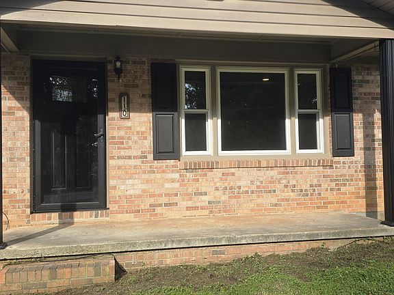 3rd image of 110 Meadowbrook Dr