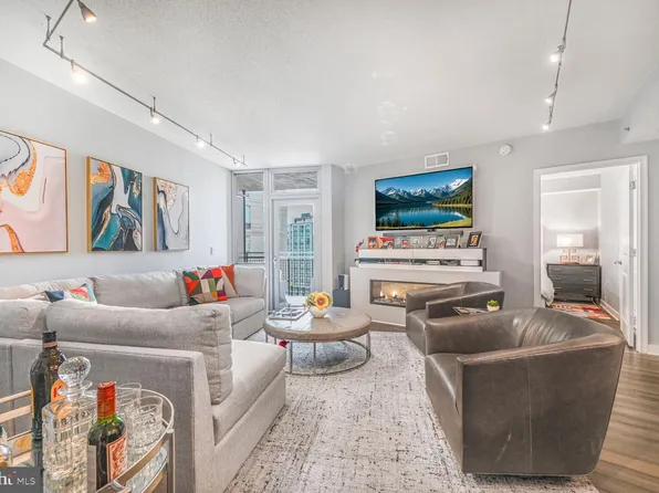 555 Massachusetts Ave NW APT 1215, Washington, DC 20001