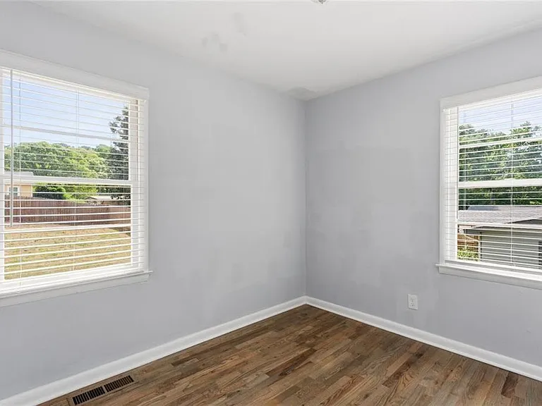 2363 Beverly Ln SW — Photo 19