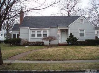 185 Loines Ave, Merrick, NY 11566