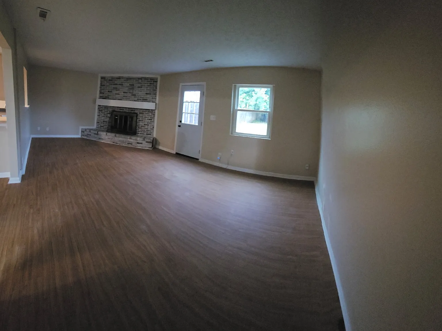 4 bed, 3400 sqft, $1,875 — Photo 2