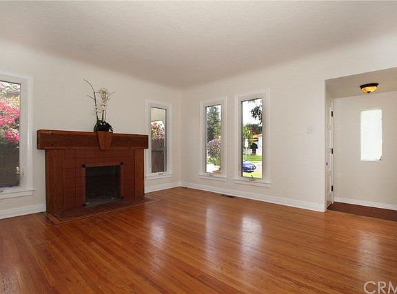 3rd image of 2321 Kelton Ave