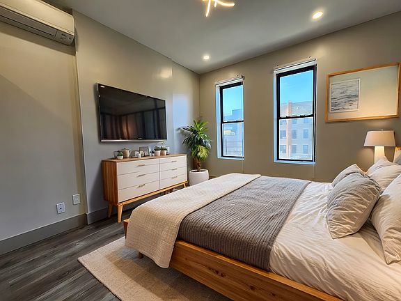 3rd image of 895 4th Ave #3B