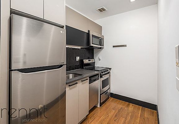 3rd image of 564 Park Pl #2F