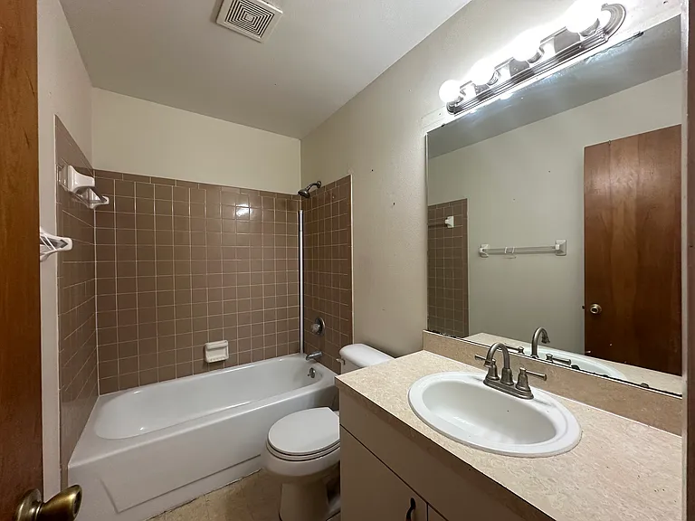 2050 San Marcos Dr SE #214 — Photo 10