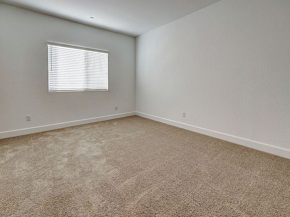3rd image of 915 Blue Oak Ln W