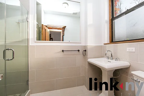 Rented by Link NY Realty | media 60