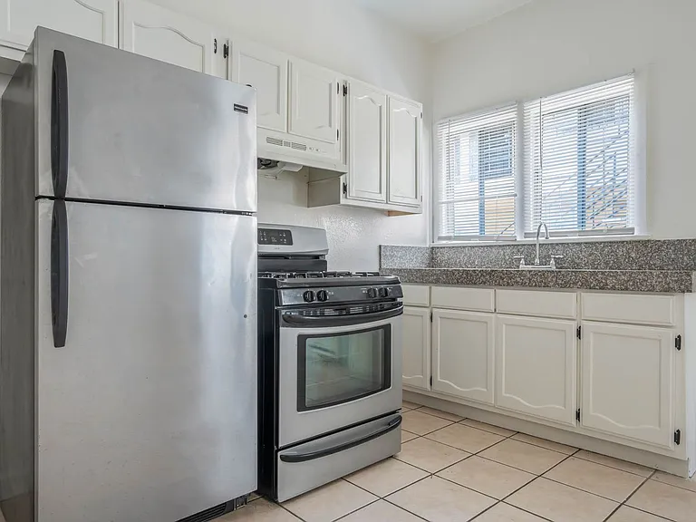 2622 Brighton Ave — Photo 3