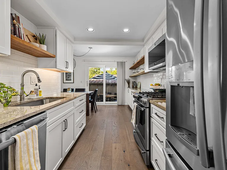 704 Oakbrook Ridge Dr — Photo 11