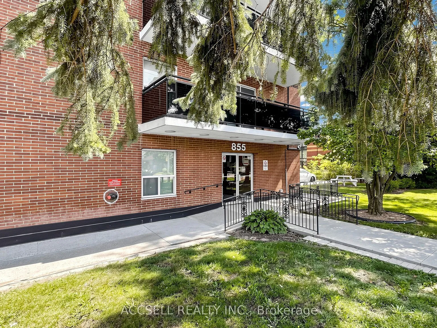 4 bed, $2,975 — Photo 2