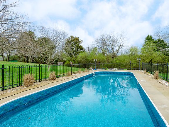 5th image of 765 Eblen Cir