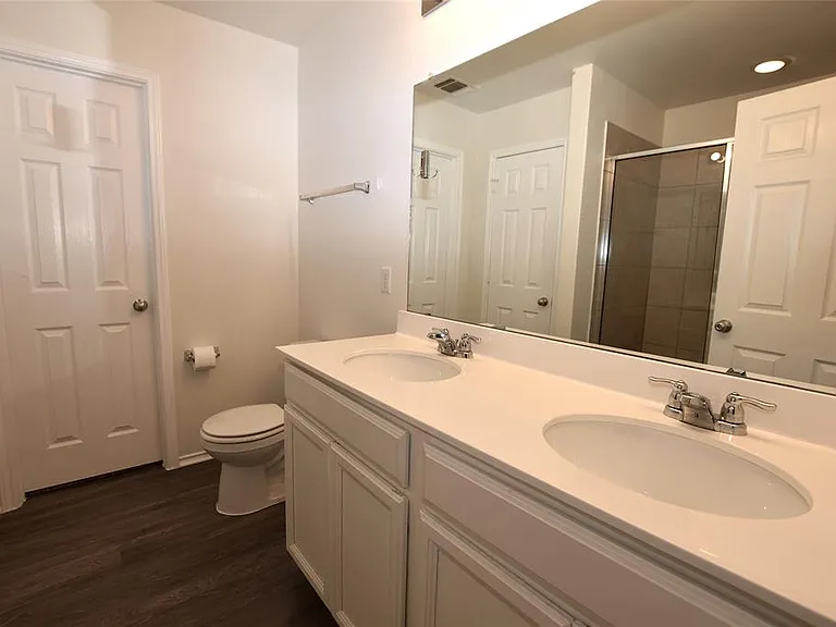 700 Bayberry Cir — Photo 10