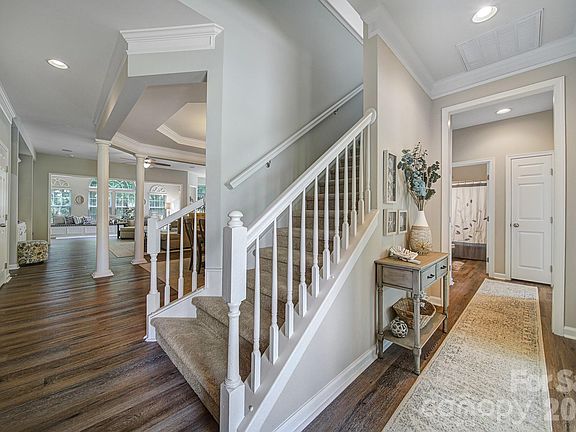 3rd image of 7123 Meyer Rd