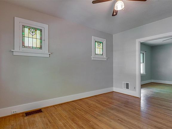 3rd image of 5234 Dewey Ave
