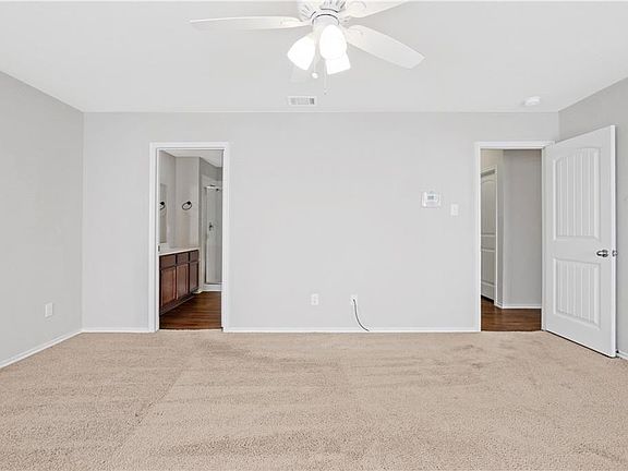 4th image of 3008 Iris Dr