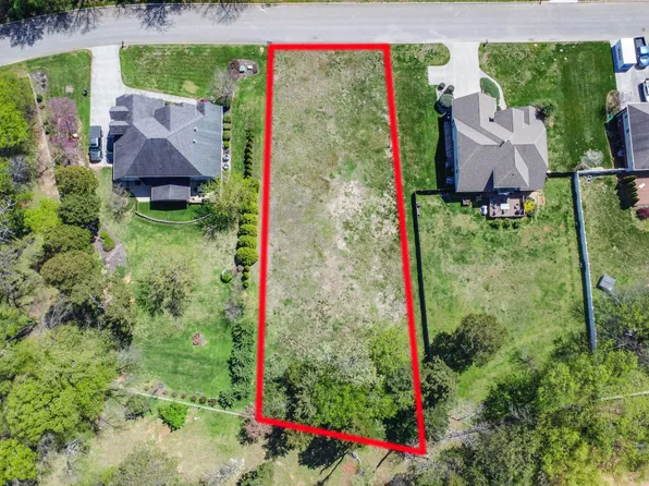 902 Thomas Woods Way, Lenoir City, TN 37772