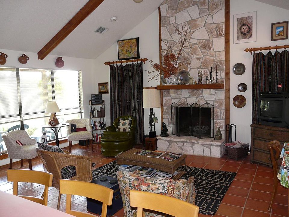 Interior living/kitchen area