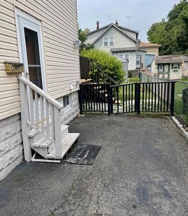 2nd image of 454 Irvington Ave