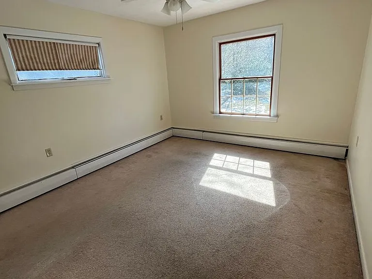 940 Woodlawn St — Photo 19