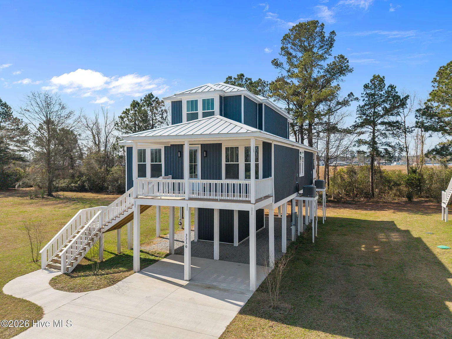 4 bed, 4.0 bath, $2,500 — Photo 1