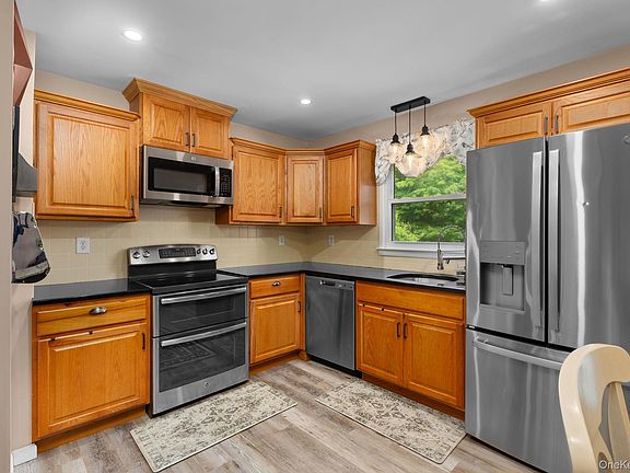 3rd image of 83 Panorama Drive