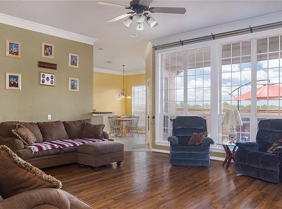 3rd image of 1601 Twin Oaks Dr