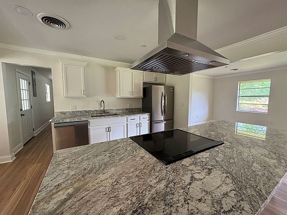 5th image of 1681 Magnolia Dr