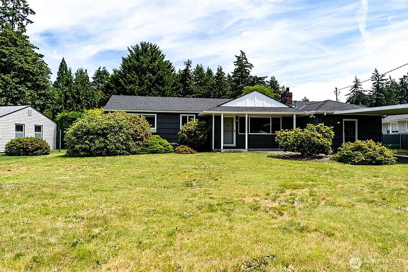 2nd image of 3 Fir Glen Drive SW