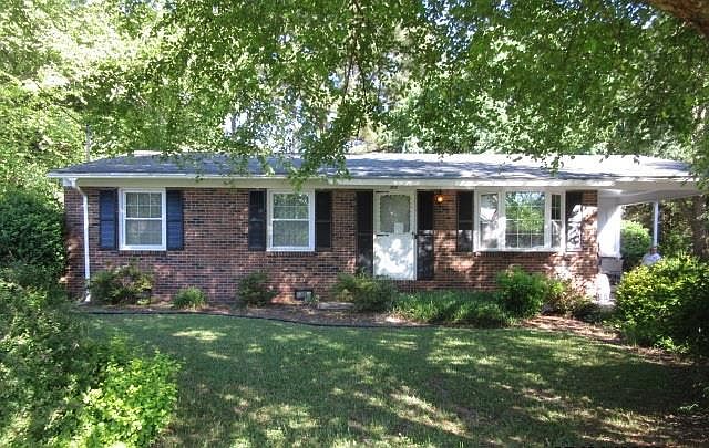1st image of 200 Horseshoe Dr