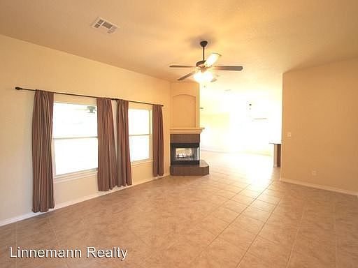 3rd image of 409 Wrought Iron Dr