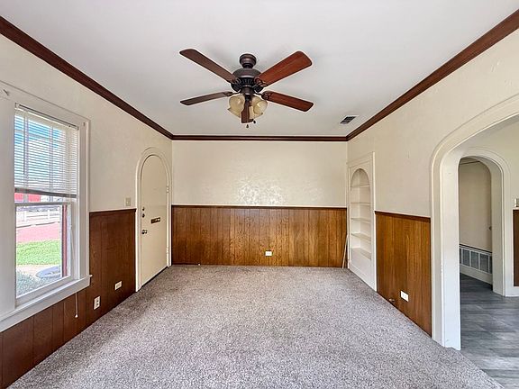 4th image of 418 S Spring Ave
