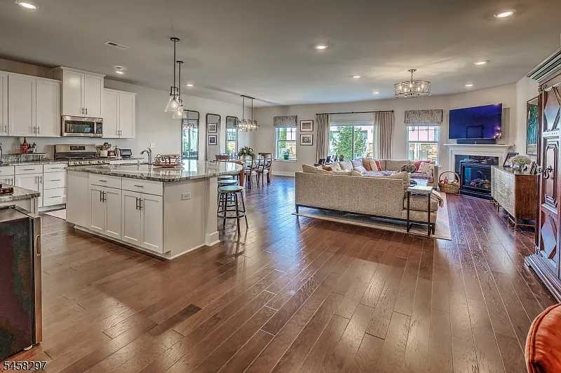 3 bed, 3.5 bath, 2783 sqft, $5,800 — Photo 4