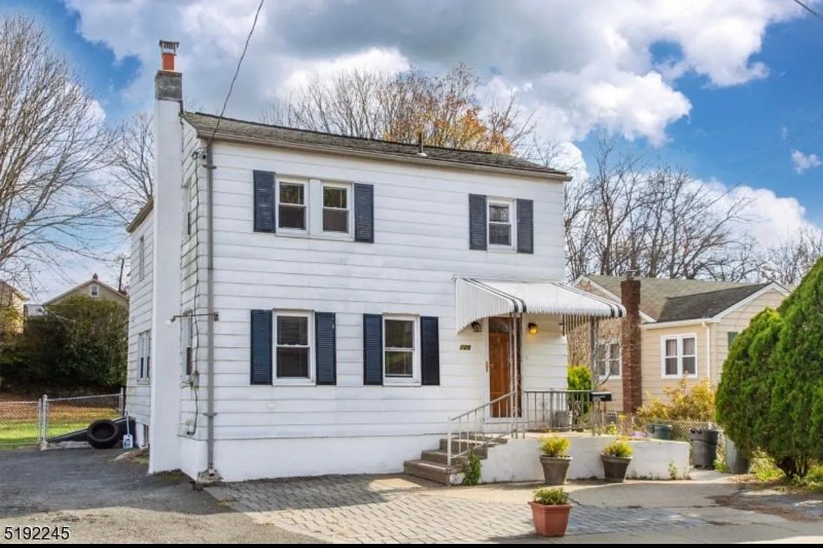120 Franklin Ave photo 1