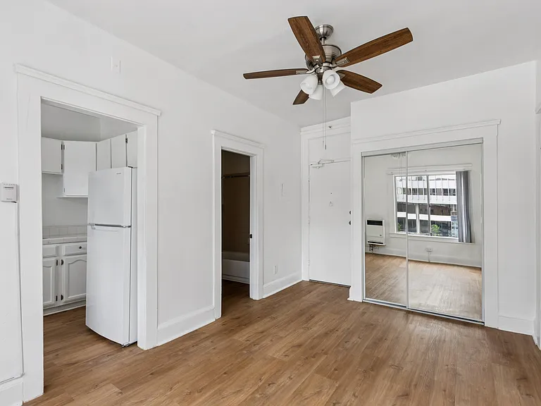 1220 S. Olive St. — Photo 8