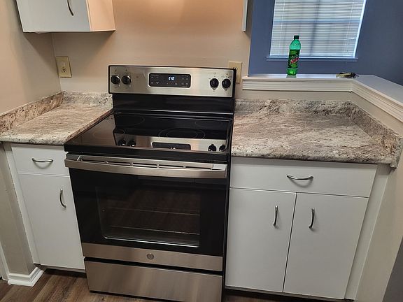 5th image of 426 N Burbank Dr #2