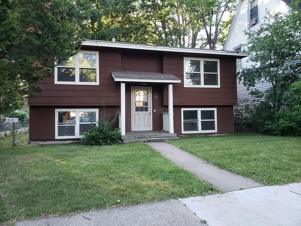1st image of 711 6th Ave SE