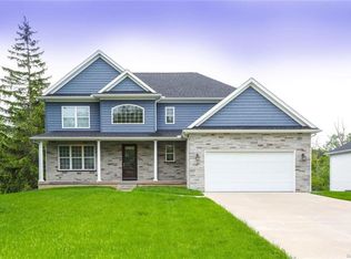 2 Blackstone Ct, Lancaster, NY 14086