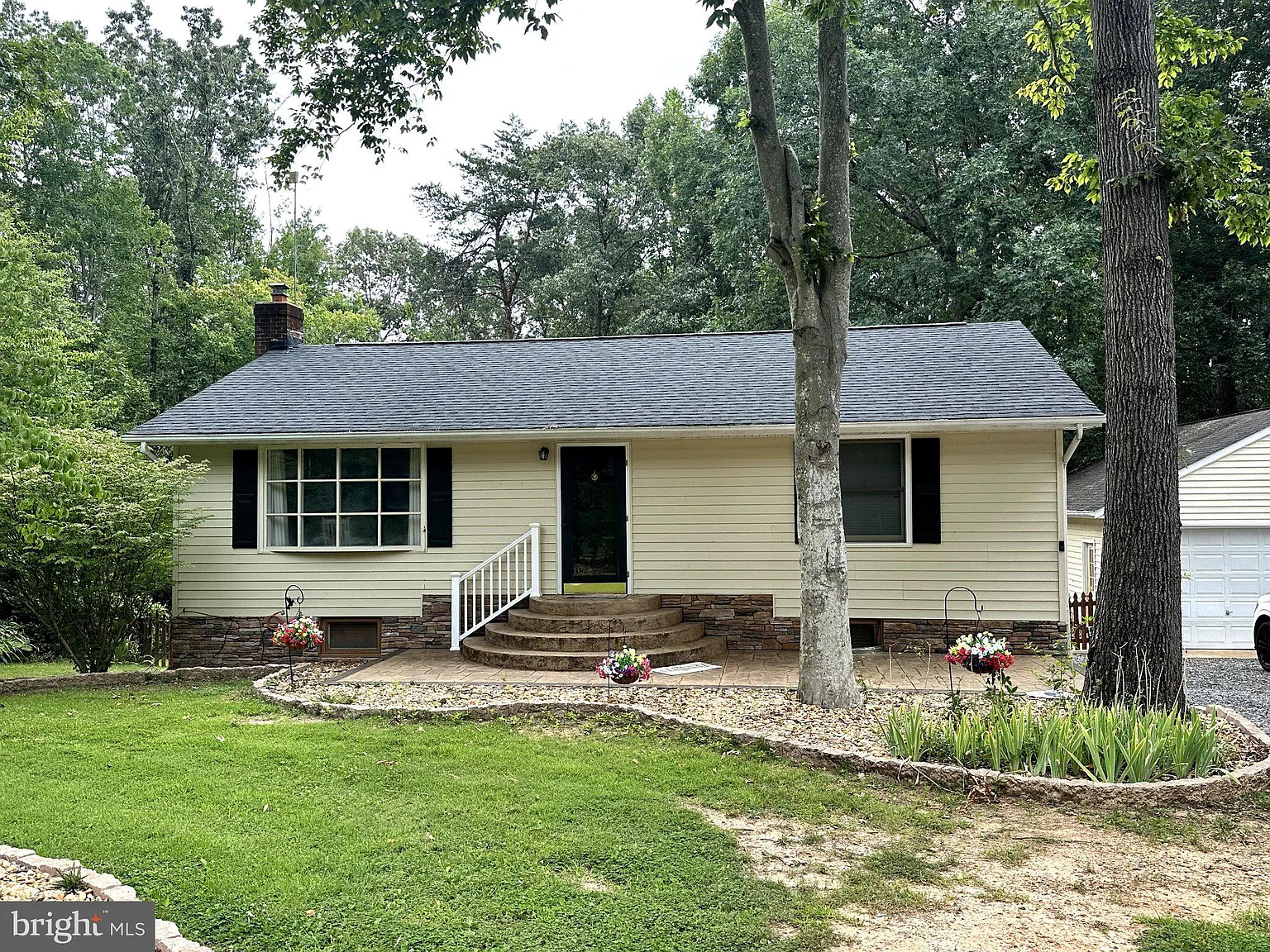 3 bed, 2.0 bath, 2080 sqft, $2,800 — Photo 2
