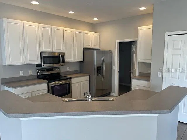3 bed, 2.0 bath, 2062 sqft, $1,950 — Photo 2