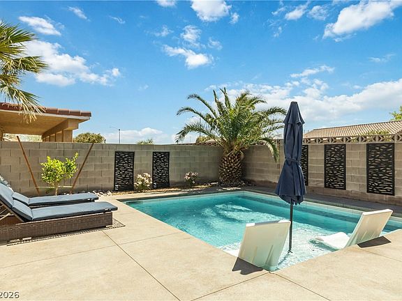 3rd image of 13 Beaver Ridge Ave