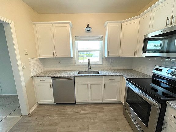 3rd image of 1205 Seaway Dr APT 4