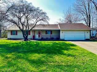 554 Harris Rd, Sheffield Lake, OH 44054