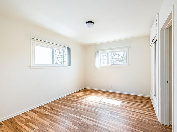 4th image of 954 21st St APT B