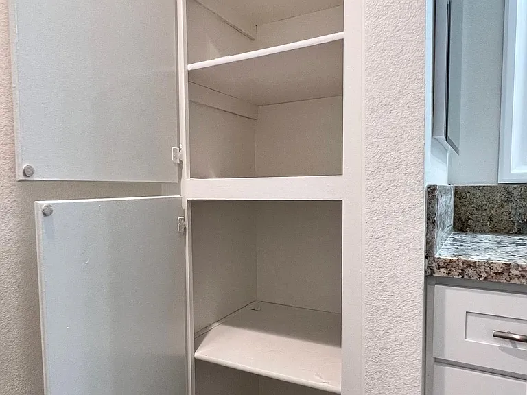 134 S Western Ave #20 — Photo 15