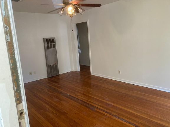 2nd image of 2746 Mimosa Ave