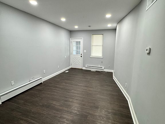 2nd image of 1640 W 4th St #1