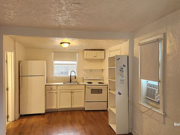 2nd image of 550 Live Oak Ave