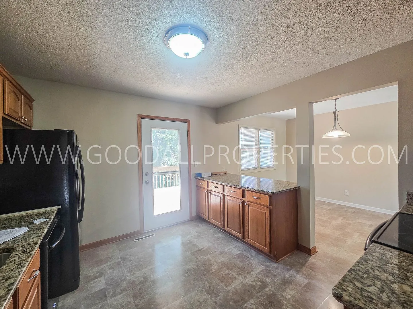 Charming 3-Bedroom West Des Moines Home with Fenced Yard & 2-Car Garage — Photo 2