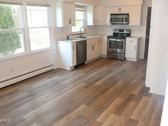 4th image of 12 Limerick Drive