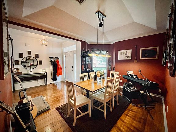 5th image of 4553 Castlewood Ln